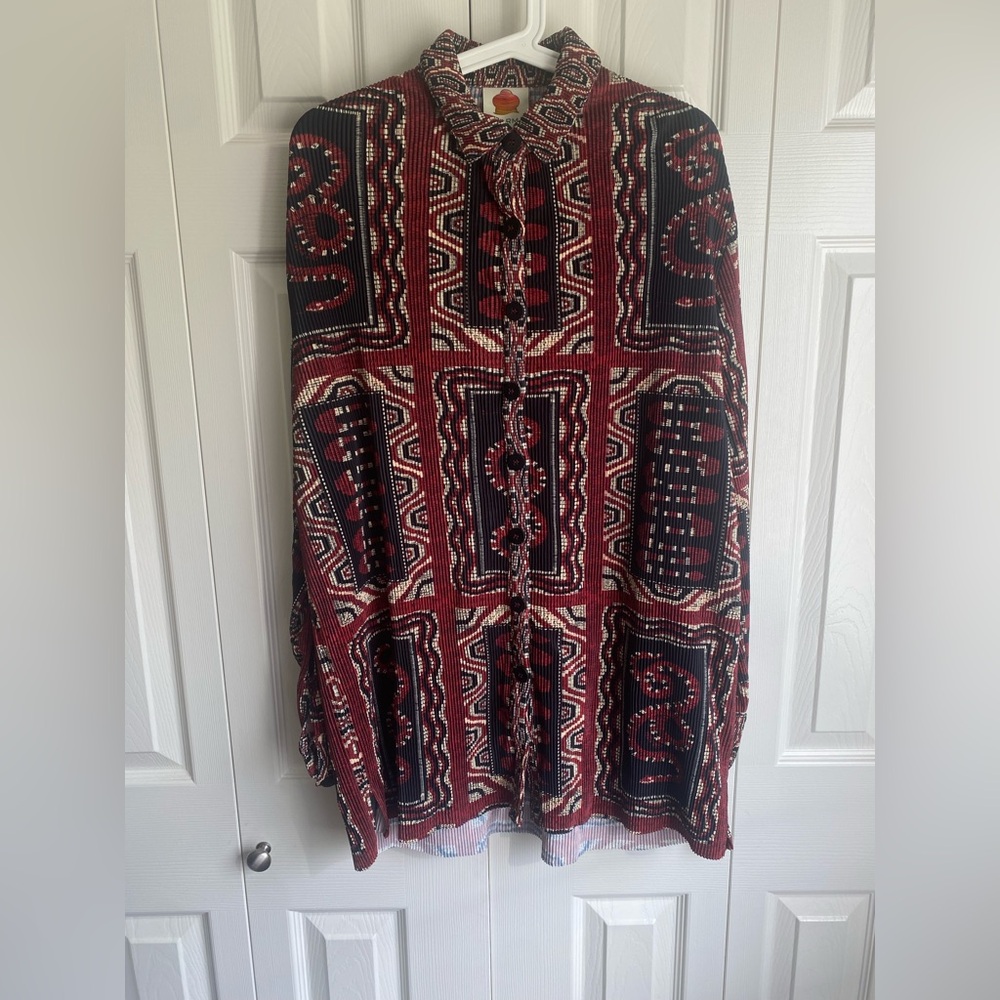 NEW FARM Rio Snake Scarves-print pleated Red and Black Geometric Button-Up Shirt - Picture 5 of 13